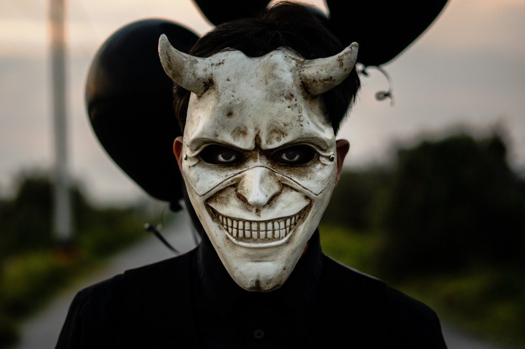 Mastering the Art of Thriller Writing: Essential Elements for a Gripping Story