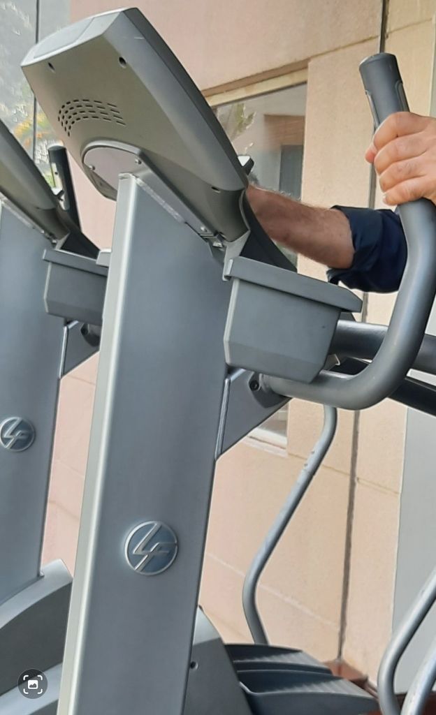 Transformative Moments: Finding Community and Purpose in the Gym #writeapageaday @Blogchatter 