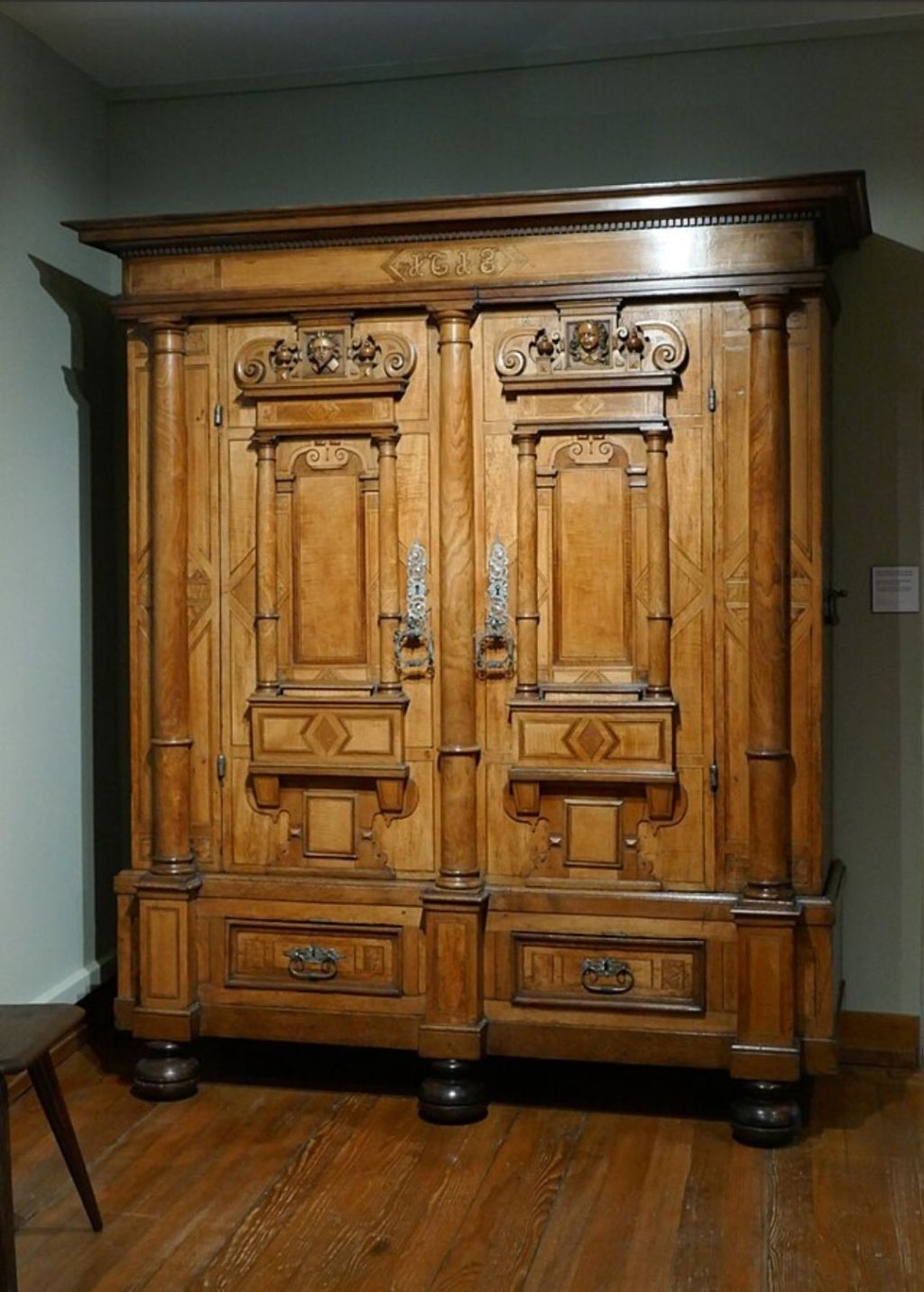 What Would I Wear If My Wardrobe Door Is Stuck? #WriteAPageADay&nbsp;#725