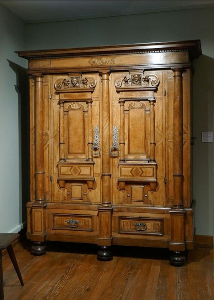 What Would I Wear If My Wardrobe Door Is Stuck? #WriteAPageADay #725