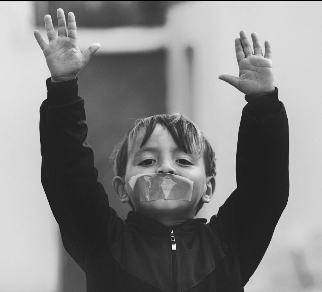 The Theatre of Voices: Walking Beyond Judgment and Noise